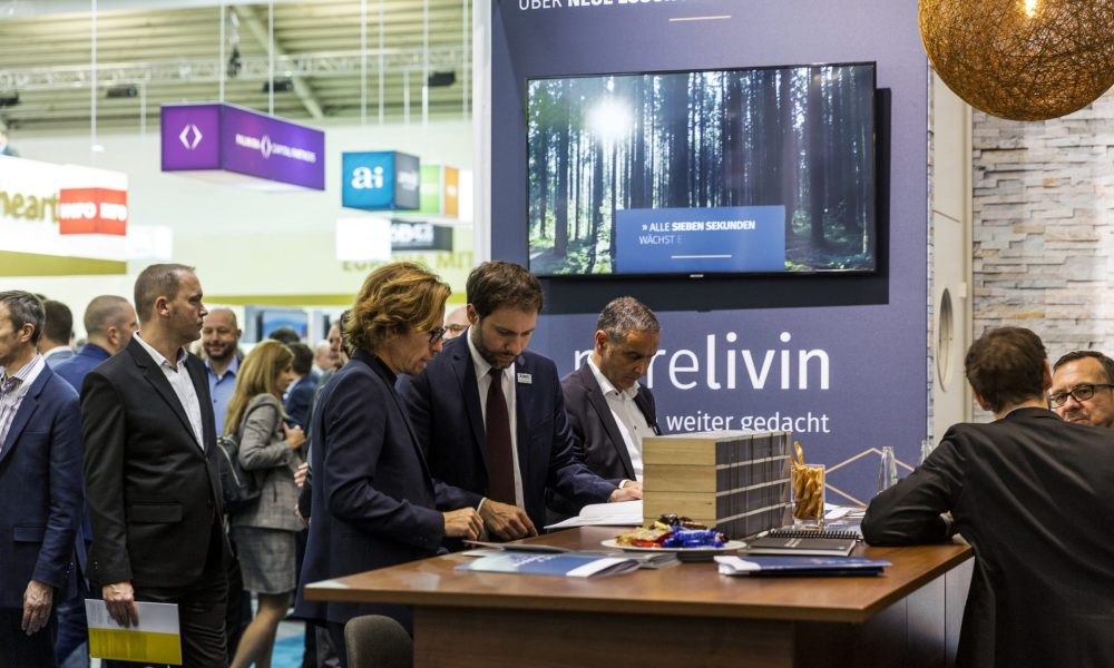 Messebesucher im ZIMA Stand der Expo Real 2019